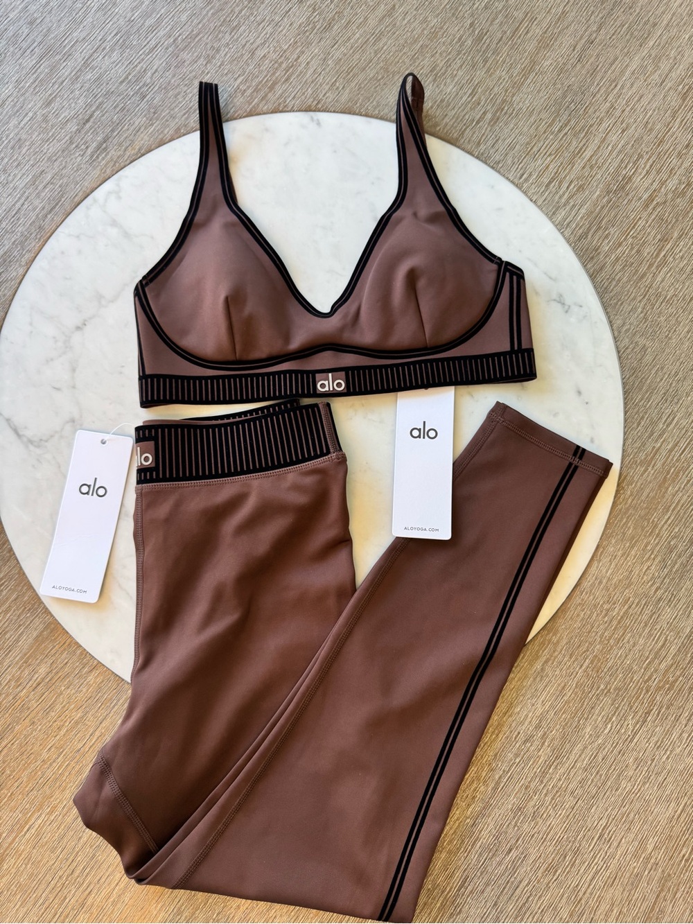 ALO Yoga Brown Strappy Sports Bra & Leggings Set with Black Trim size small